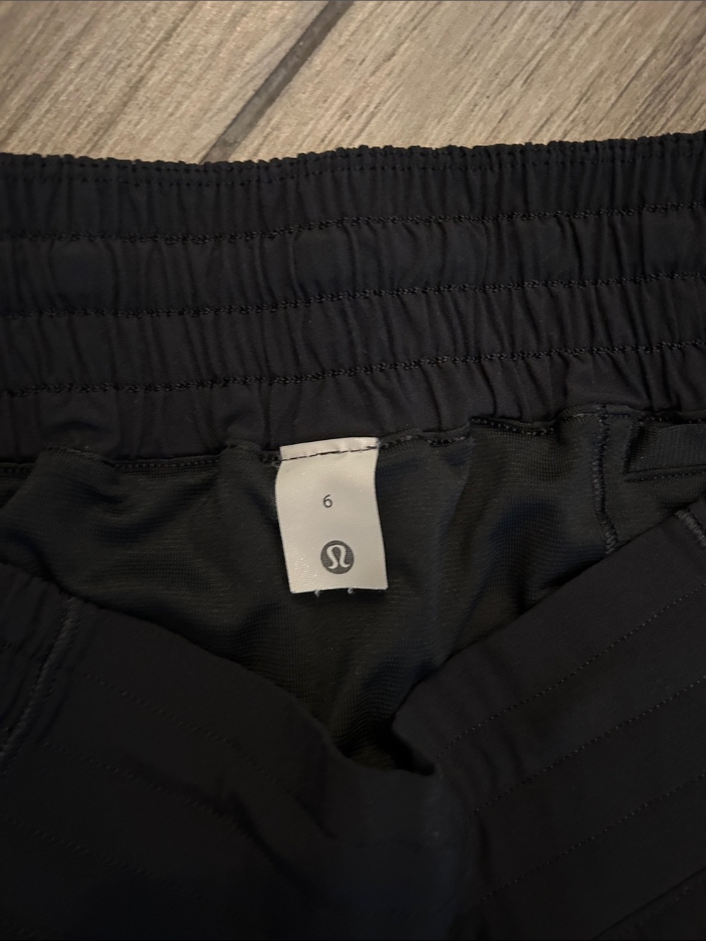 Lululemon Hotty Hot High-Rise Lined Short 4” - Picture 5 of 9
